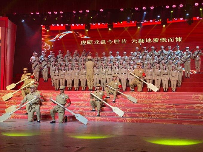 张悬在演唱会上宣布离婚消息，她此前有过哪些感情经历？游戏画面